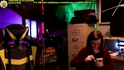 Snapshot of honeyand_thebear chatting on February 2025 02:59:02 AM Honey and Bear online show from February 2025 02:59:02 AM