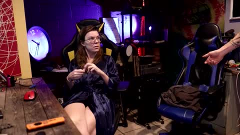 Snapshot of honeyand_thebear chatting on December 2025 03:23:01 AM Honey and Bear online show from December 2025 03:23:01 AM