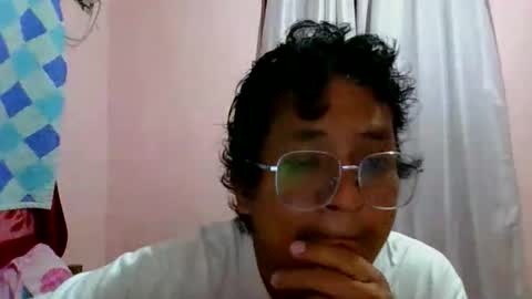 Snapshot of honeybee_xq chatting on May 2026 04:28:01 PM Honeybee online show from May 2026 04:28:01 PM