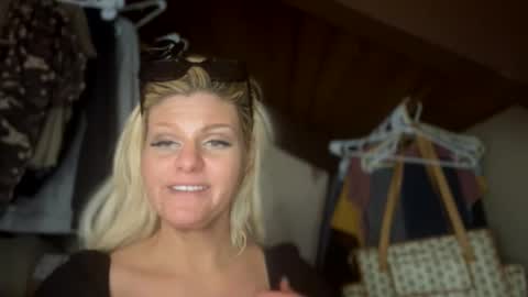 Snapshot of honeybuhnny chatting on February 2026 02:34:02 AM honeybuhnny online show from February 2026 02:34:02 AM