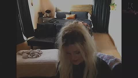 honeybuhnny online show from May 2026 01:11:02 AM