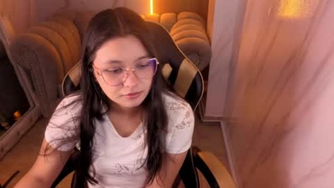 honeydoll_tf online show from June 2026 12:42:01 PM
