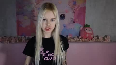 Snapshot of honeygold__ chatting on February 2026 04:20:01 AM Lisa online show from February 2026 04:20:01 AM