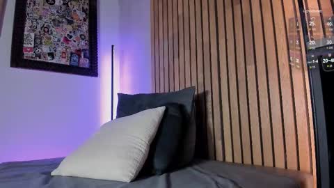 Sofia independent model online show from September 2025 10:40:01 AM