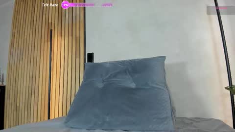 Sofia independent model online show from November 2025 11:32:02 AM