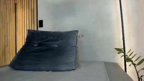 Sofia independent model online show from December 2025 11:39:02 AM