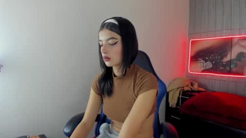 Snapshot of honeyluxe_ chatting on February 2026 04:54:01 AM HONEY LUXE online show from February 2026 04:54:01 AM