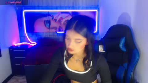 Snapshot of honeyluxe_ chatting on February 2026 04:27:02 AM HONEY LUXE online show from February 2026 04:27:02 AM