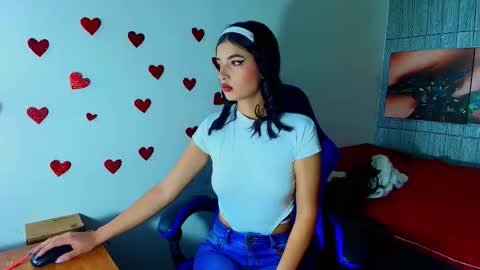 Snapshot of honeyluxe_ chatting on February 2026 04:31:01 AM HONEY LUXE online show from February 2026 04:31:01 AM