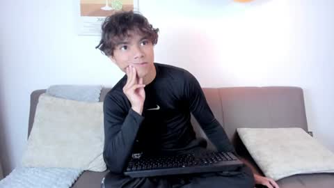 Snapshot of honeymoon_sariel chatting on June 2026 01:45:02 PM honeymoon_sariel online show from June 2026 01:45:02 PM