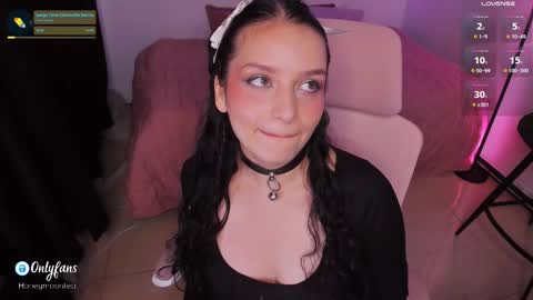 Snapshot of honeymoontea chatting on January 2026 01:22:02 AM online show from January 2026 01:22:02 AM