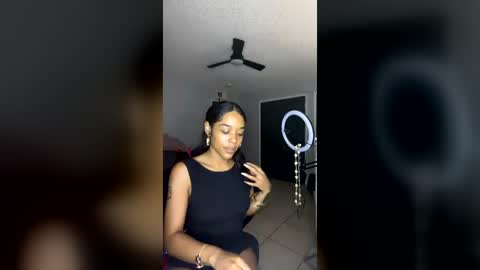 Snapshot of honeyrayxx chatting on July 2026 01:53:01 AM honeyrayxx online show from July 2026 01:53:01 AM