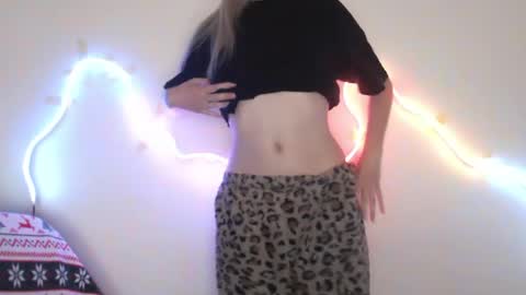 honeyveil online show from May 2026 11:37:01 AM