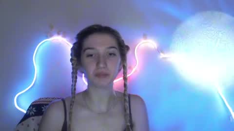 honeyveil online show from June 2026 03:50:01 PM