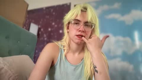 Snapshot of honeyxlimbed chatting on November 2025 07:13:01 PM Emi Rose online show from November 2025 07:13:01 PM