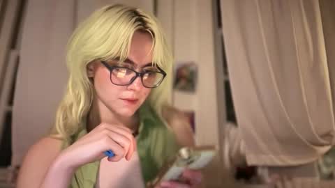 Snapshot of honeyxlimbed chatting on November 2025 01:51:02 AM Emi Rose online show from November 2025 01:51:02 AM