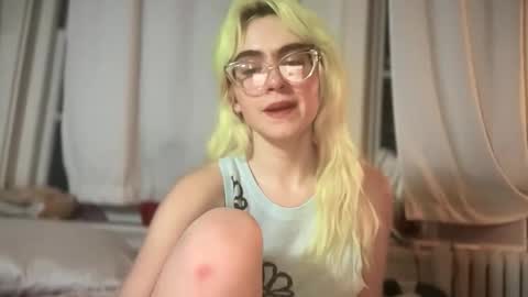 Snapshot of honeyxlimbed chatting on December 2025 06:34:02 AM Emi Rose online show from December 2025 06:34:02 AM