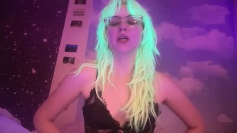 Snapshot of honeyxlimbed chatting on January 2026 11:41:02 PM Emi Rose online show from January 2026 11:41:02 PM