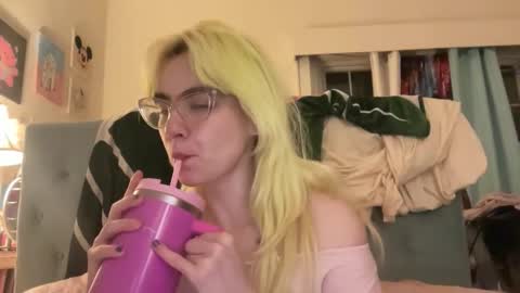 Snapshot of honeyxlimbed chatting on February 2026 06:57:02 AM Emi Rose online show from February 2026 06:57:02 AM