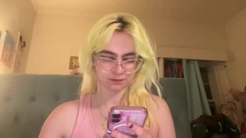 Snapshot of honeyxlimbed chatting on February 2026 05:50:01 AM Emi Rose online show from February 2026 05:50:01 AM