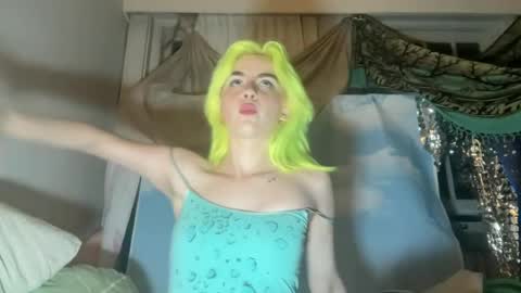 Emi Rose online show from June 2026 04:00:01 AM