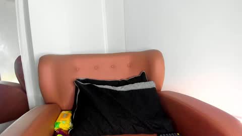 honnyy_23 online show from October 2025 08:18:02 PM