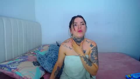 Snapshot of hoot_alicee chatting on April 2026 09:39:33 PM ONLYFANS online show from April 2026 09:39:33 PM