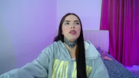 Snapshot of hoot_alicee chatting on May 2026 09:44:01 PM ONLYFANS online show from May 2026 09:44:01 PM