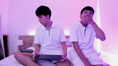 hoot_booys_ online show from January 2026 07:19:01 PM