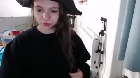 Snapshot of hope_xo chatting on April 2026 10:11:02 PM Hope online show from April 2026 10:11:02 PM