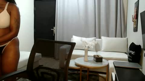 Snapshot of horny_princcess chatting on April 2026 01:42:02 PM horny_princcess online show from April 2026 01:42:02 PM