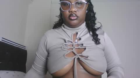 Snapshot of horny_sexxy_babe chatting on May 2026 01:05:02 PM Lucy online show from May 2026 01:05:02 PM