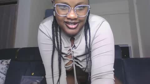 Snapshot of horny_sexxy_babe chatting on May 2026 01:21:02 PM Lucy online show from May 2026 01:21:02 PM