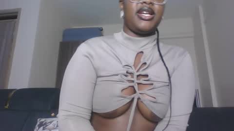 Snapshot of horny_sexxy_babe chatting on May 2026 01:40:01 PM Lucy online show from May 2026 01:40:01 PM