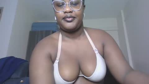 Snapshot of horny_sexxy_babe chatting on August 2026 03:39:01 AM Lucy online show from August 2026 03:39:01 AM