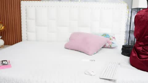 Khloe  online show from May 2026 01:44:02 AM