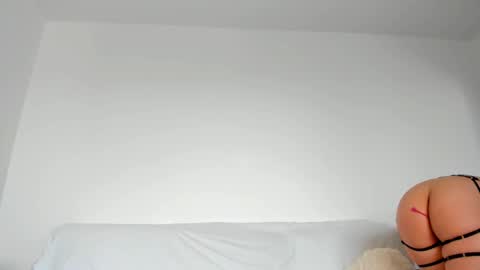 Snapshot of hornyemma_ chatting on February 2025 12:06:02 PM Emma online show from February 2025 12:06:02 PM