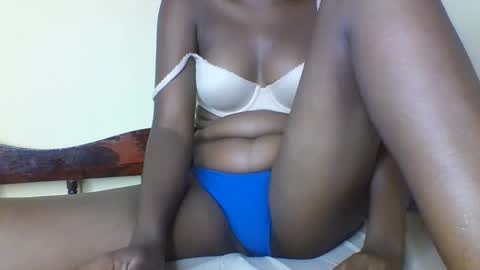 Snapshot of hornyy_cutie chatting on November 2025 01:03:01 PM Its Cora online show from November 2025 01:03:01 PM