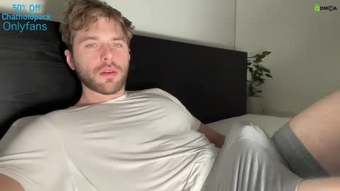 Snapshot of hot8pack01 chatting on December 2024 10:28:02 PM Edward aka Wolf online show from December 2024 10:28:02 PM