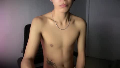 Snapshot of hot_cuteboy02 chatting on October 2025 07:17:01 AM Kim online show from October 2025 07:17:01 AM