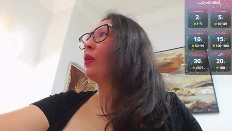 Halle online show from December 2024 02:02:01 AM