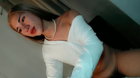 hot_little_angel18 online show from June 2026 01:09:02 PM