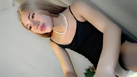 hot_little_angel18 online show from June 2026 12:35:02 AM