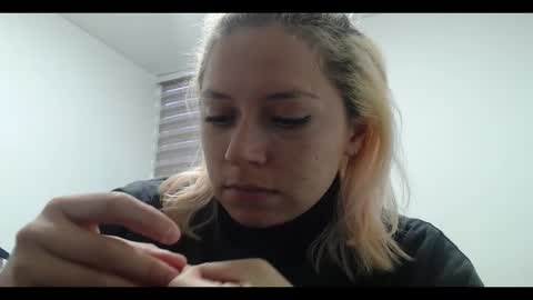 Mia online show from January 2025 11:00:02 PM