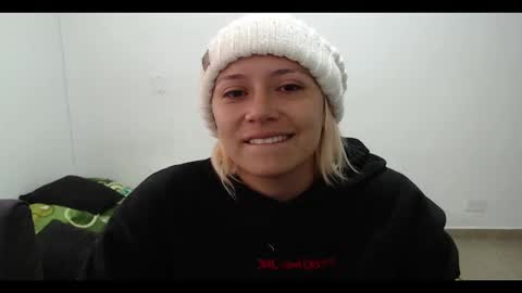 Mia online show from February 2025 01:06:01 PM