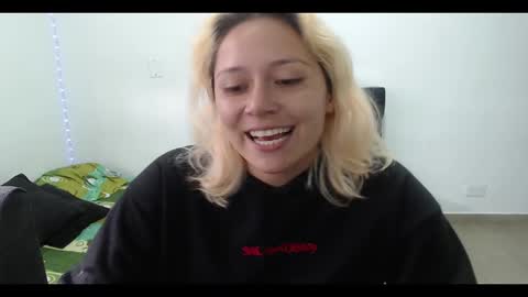 Mia online show from February 2025 07:49:02 PM