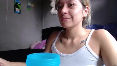 Mia online show from November 2025 04:28:01 PM
