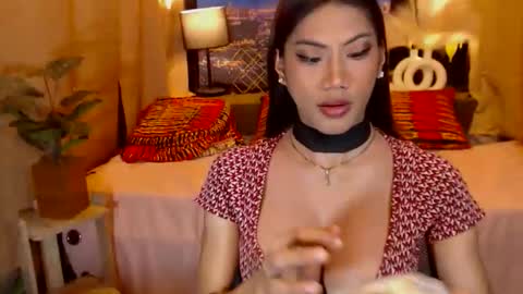 Julli Anna online show from April 2026 06:16:02 AM