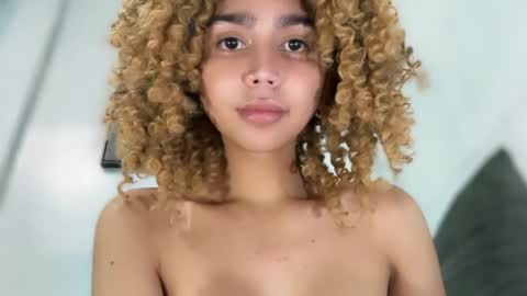 Snapshot of hot_princess143 chatting on March 2026 05:44:01 AM Ninna online show from March 2026 05:44:01 AM