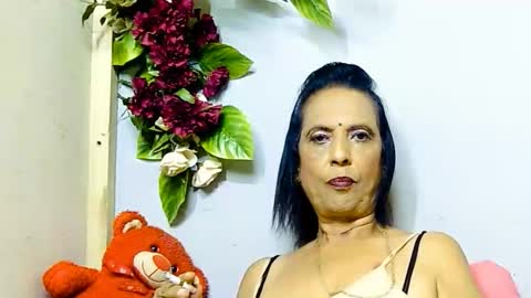 hot queen online show from June 2026 06:52:01 PM